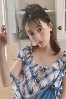 稚嫩的小学生初中生怎么形容